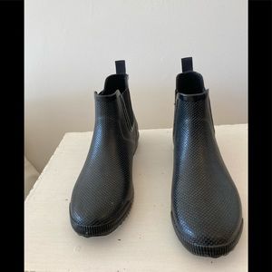 Rain boots ankle height by Cougar size 10